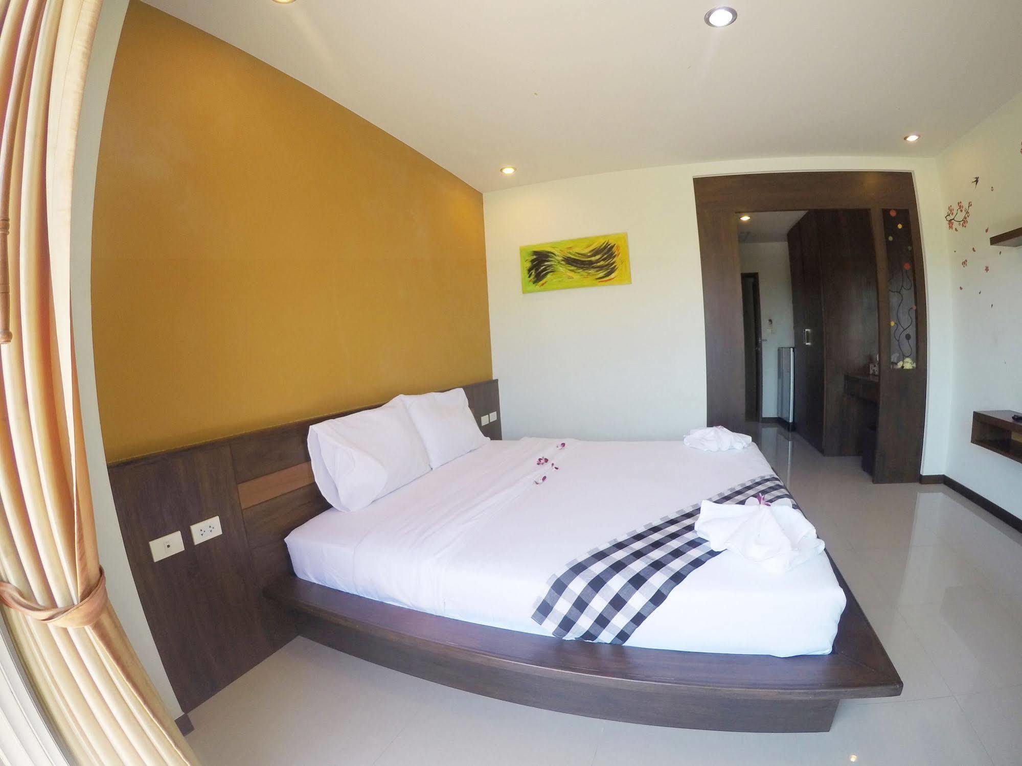Benjamas Place Rawai Esterno foto